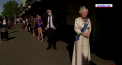 Figurinele de la muzeul Maddame Tussauds din Londra asteapta primii vizitatori, dupa carantina. Copiile de ceara ale celebritatilor au fost aliniate in fata cladirii, pastrand distanta fizica - VIDEO