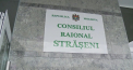Se duc la lucru cu frica in san. Cativa functionari ai consiliului raional Straseni afirma ca institutia activeaza, chiar daca au fost confirmate mai multe cazuri de coronavirus - VIDEO