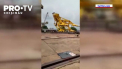 11 angajati ai unei companii de constructii din India au fost striviti de o macara imensa, chiar in momentul in care o testau - VIDEO