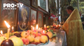 S-au sfintit fructele astazi in biserici. Pentru ca traditia spune ca de sfantul Ilie nu se munceste nici pe afara, nici prin casa, credinciosii si-au umplut gentile cu fructe si dulciuri astazi si au mers la slujba - VIDEO