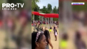 S-au luat la pumni pe o plaja de la periferia Parisului. 200 de oameni s-au calcat in picioare pana cand politia a intervenit cu gaze lacrimogene - VIDEO 