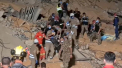 Un barbat din Beirut a fost gasit in viata de salvatorii voluntari dupa mai bine de 15 ore sub daramaturi - VIDEO