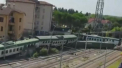 Un tren de navetisti a deraiat intr-o gara Italia. Patru din cele sapte vagoane au sarit de pe sine