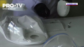 De cateva luni, masca de protectie este un accesoriu foarte important, care le-a pus multora imaginatia la incercare. Un columbian a creat o masca de protectie care seamana cu o casca de astronaut - VIDEO