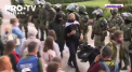 Aproape 30 de jurnalisti au ajuns pe mana mascatilor de la Minsk, cand se pregateau sa relateze despre protestele din centrul orasului - VIDEO