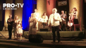 Teatrul Mihai Eminescu din capitala a intrat intr-o noua stagiune. Pentru ca spectacolele sunt interzise in interior, actorii si orchestra au tinut aseara un concert afara, pe scarile teatrului - VIDEO