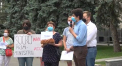 „Colaci pentru socrul mare, Ion Chicu”. Flashmob in fata Guvernului - VIDEO