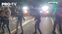 Proteste incendiare la propriu in orasul american Portland. Un cocktail Molotov aruncat de manifestanti a incendiat un barbat,  care a fost transportat de urgenta la spital - VIDEO
