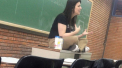O profesoara bolnava de Covid de cateva saptamani s-a prabusit si a murit in timpul unui curs online, in fata a 40 de studenti
