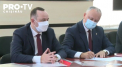 Igor Dodon este candidatul propus de socialisti pentru prezidentialele din toamna. Acesta a venit astazi la CEC, insotit de doi deputati socialisti si o multime de bodyguarzi - VIDEO