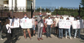 Cu pancarte in maini, membrii PAS au organizat un flashmob in fata Presedintiei. Ei spun ca Igor Dodon intentioneaza sa fraudeze alegerile pentru a obtine un nou mandat de presedinte - VIDEO