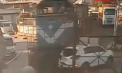 O masina condusa de un politician din Turcia a fost lovita de tren, iar momentul a fost surprins de camerele de supraveghere din zona. - VIDEO