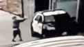 Doi politisti au fost impuscati intr-o ambuscada. Atacatorul s-a apropiat de masina lor si a tras mai multe focuri de arma