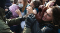 Curajul nebun al femeilor din Belarus: demasca politistii pentru a fi identificati