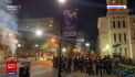 Orasul american Louisville a fost cuprins de haos noaptea trecuta. Doi politisti au fost impuscati in timpul protestelor izbucnite dupa ce autoritatile au anuntat decizia in cazul unei tinere de culoare, ucisa de politie in propria locuinta acum sase luni - VIDEO