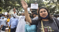 O tanara din India a murit dupa ce a fost violata in grup. Politia i-ar fi incinerat cadavrul fara acordul familiei