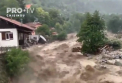 Un pompier a murit si 19 persoane sunt date disparute in Franta si in Italia, dupa ce o furtuna a lovit zonele de frontiera dintre cele doua tari, provocand inundatii care au distrus drumuri si cladiri - VIDEO