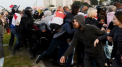 Politia din Belarus ameninta ca va incepe sa traga asupra demonstrantilor. “Soldatii nu vor pleca de pe strazi”