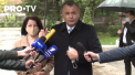 La brat cu sotia, si cu paza in spate, premierul Ion Chicu a mers sa voteze. Tot in prima parte a zilei, presedintele parlamentului si primarul capitalei au fost sa-si faca alegerea - VIDEO