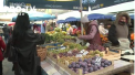 Platim mai mult pentru legume, oua, dar si carne. Din cauza pandemiei, dar si a secetei comerciantii au majorat preturile, iar o data cu aceasta cumparatorii au devenit mai putini, spun ei - VIDEO 