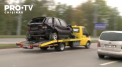 Un autoturism grav avariat in urma unui accident - purtat pe strazile capitalei. Politia spune de ce a facut acest tur cu vehiculul distrus - VIDEO