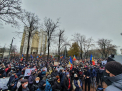Protest in fata Parlamentului. Sergiu Litvinenco: "Daca ei nu inchid sedinta, noi nu plecam din Parlament. Noi nu cedam!" - GALERIE FOTO/VIDEO