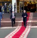 Momentul in care Ion Chicu este huiduit de oamenii care se afla in fata Palatului Republicii: "Hotul" -  VIDEO