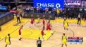 Americanul Stephen Curry face furori in NBA. Baschetbalistul a acumulat tocmai 62 de puncte in duelul contra rivalilor de la Portland - VIDEO