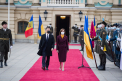 Deplasarea delegatiei prezidentiale la Kiev a costat aproape 29 de mii de lei. Banii, alocati din bugetul de stat, au fost cheltuiti pentru cazare in hotel si transport - VIDEO