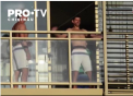 Fiind nevoit sa stea in izolare inainte de startul turneului Australian Open, Novak Djokovic a gasit unde sa se antreneze. O face la balcon si in camera de hotel - VIDEO 