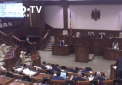 Deputatii moldoveni au salarii de 18 mii de lei, dar pe langa asta beneficiaza de indemnizatii lunare care ajung si la 26 de mii. 88 de parlamentari primesc bani pentru transport, iar 12 – pentru chiria locuintei - VIDEO