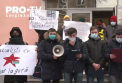Un flashmob organizat la sediul socialistilor s-a transformat astazi intr-un scandal. Tinerii de la PAS s-au adunat acolo ca sa prezinte un top al celor mai corupti deputati socialisti, in opinia lor, dar au fost huiduiti - VIDEO
