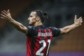 Chiar si la 39 de ani, Zlatan Ibrahimovic scrie istorie in lumea fotbalului. Suedezul a trecut borna de 500 de goluri marcate pentru echipele de club - VIDEO