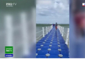 Poti sa faci sport extrem chiar si pe... pod. In loc de surfing pe placa, locuitorii din Peru folosesc un pod ca sa fie pe val - VIDEO 