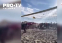 Marea legenda a nationalei Braziliei a fost surprinsa pe o plaja din apropiere de Rio de Janeiro cum se distreaza de minune cu prietenii la un meci de fotbal pe plaja - VIDEO
