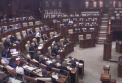 Opozitia acuza de populism majoritatea parlamentara, care nu stie de unde pot fi luati cei 500 de milioane de lei necesari pentru ca statul sa achite facturile la curent electric pentru toti consumatorii casnici - VIDEO 