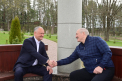 In timpul vizitei din Belarus, Igor Dodon, care nu e decat sef de partid, si-a permis sa-si exprime sustinerea pentru Aleksandr Lukasanko din partea intregului popor moldovenesc - VIDEO