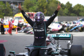 O noua victorie pentru Lewis Hamilton in Formula 1. Britanicul si-a adjudecat prima pozitie de pe podium la Marele Premiu al Spaniei - VIDEO