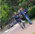 Mihai Poalelungi, care potrivit deputatului Lilian Carp ar fi avocatul lui Platon, surprins cum ii da o borseta neagra avocatului lui Igor Dodon. Platon: "Minciuni. Poalelungi nu e avocatul meu"  - FOTO 