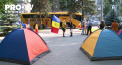 Cu corturi instalate si lozinci. Vezi cum au protestat membrii AUR in fata sediului SIS - VIDEO