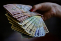 Curs valutar BNM pentru 5 august. Cat costa astazi un euro si un dolar - FOTO
