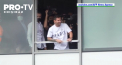 Lionel Messi a sosit in aceasta seara pe aeroportul din Paris, unde a fost asteptat de o multime de fani. Peste cateva ore acesta va semna cu cei de la PSG - VIDEO