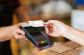 Studiu Mastercard: 70% din detinatorii de carduri din Moldova ar dori sa plateasca cumparaturile cu smartphone-ul 