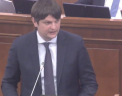 Sedinta cu scantei in Parlament. Deputat socialist, catre Spinu:  "Si-i cu gazul?" Spinu: "Ati adus tara sa fie santajata". Voronin: "Da nasul in jos si apuca-te de lucru" - VIDEO