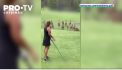 Oaspeti nepoftiti la o partida de golf din Australia. In timpul meciului, pe teren si-au facut aparitia mai multi canguri, care au determinat jucatorii sa ia o pauza - VIDEO