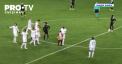Karim Benzema a oferit un autograf chiar in timpul meciului de aseara - VIDEO