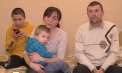 DARUIESTI SI CASTIGI: La doar 2 ani si jumatate Adrian sufera de o boala foarte rara, care nu-i permite sa mearga. Fratele sau, Victoras, sufera si el de un diagnostic cumplit, iar parintii celor doi, care au si ei probleme de sanatate, nu mai stiu ce sa faca pentru a le asigura copiilor lor un trai decent - VIDEO
