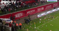 Partida dintre Sepsi si FCSB a fost marcata de un moment superb cu implicarea fanilor. La pauza meciului, suporterii prezenti in tribune au aruncat cu jucarii de plus pe teren - VIDEO