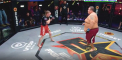 Un barbat din Rusia a indraznit sa dispute un duel in octagon cu... o fata. Cine a fost cel care a castigat lupta - VIDEO