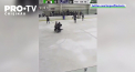 Un hocheist american a fost descalificat pe viata pentru ca in timpul unei partide a lovit cu pumnul in fata arbitrul intalnirii - VIDEO